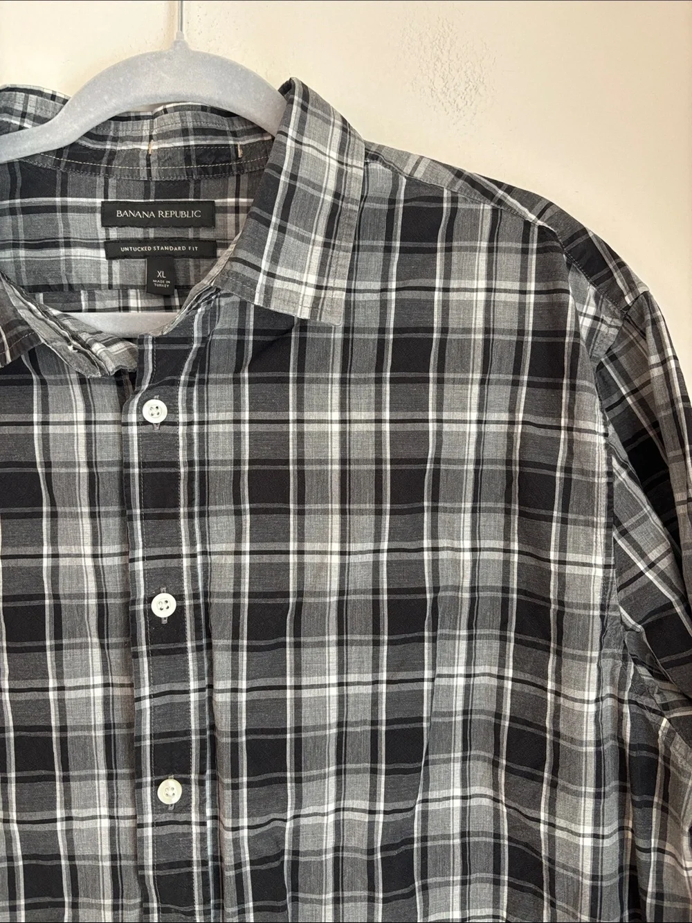 Banana Republic cotton men’s plaid black gray neutral button down shirt XL EUC